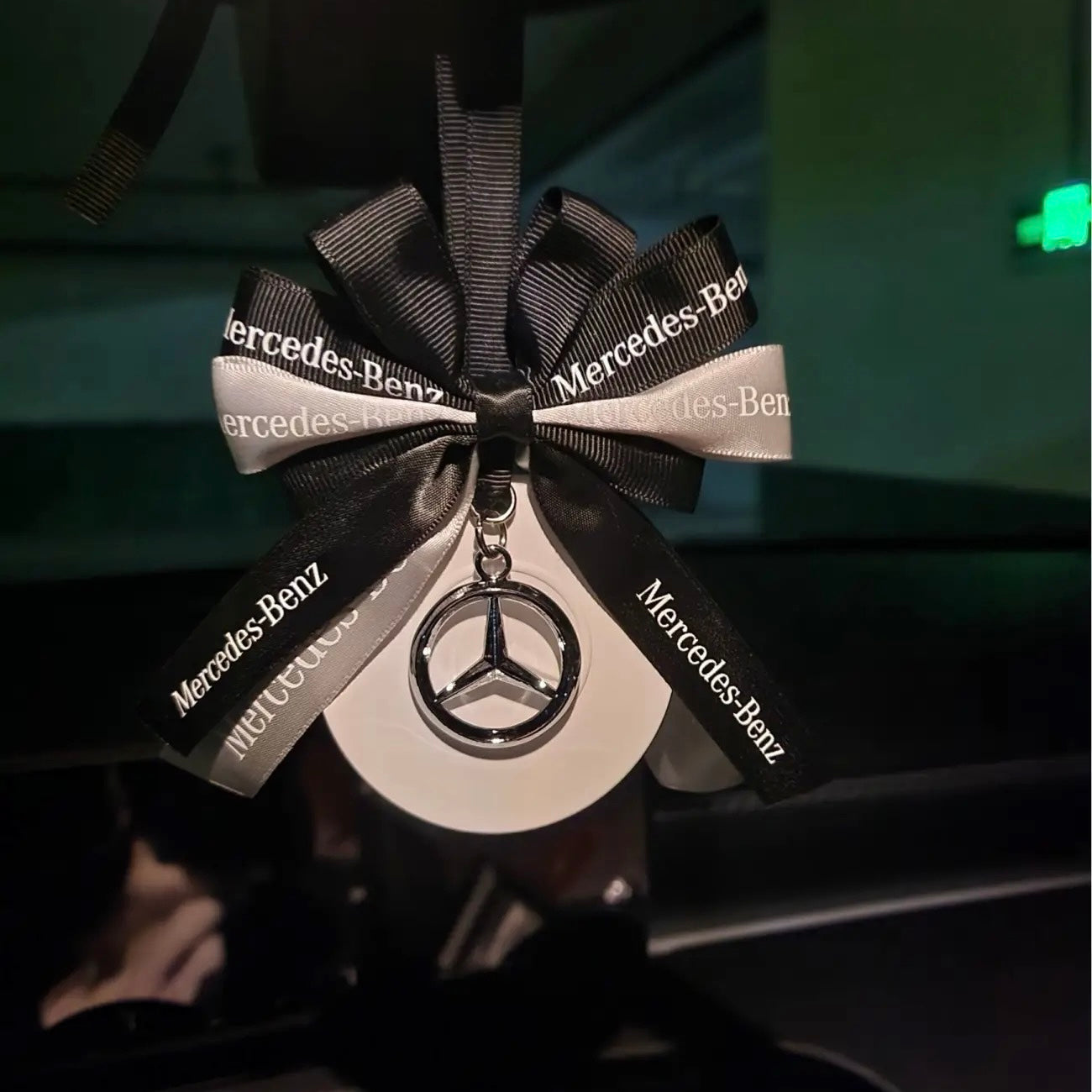 Luxury Benz-Inspired Car Hanging Ornament with Aroma Stone – Elegant Rearview Mirror Pendant & Personal Fragrance Diffuser